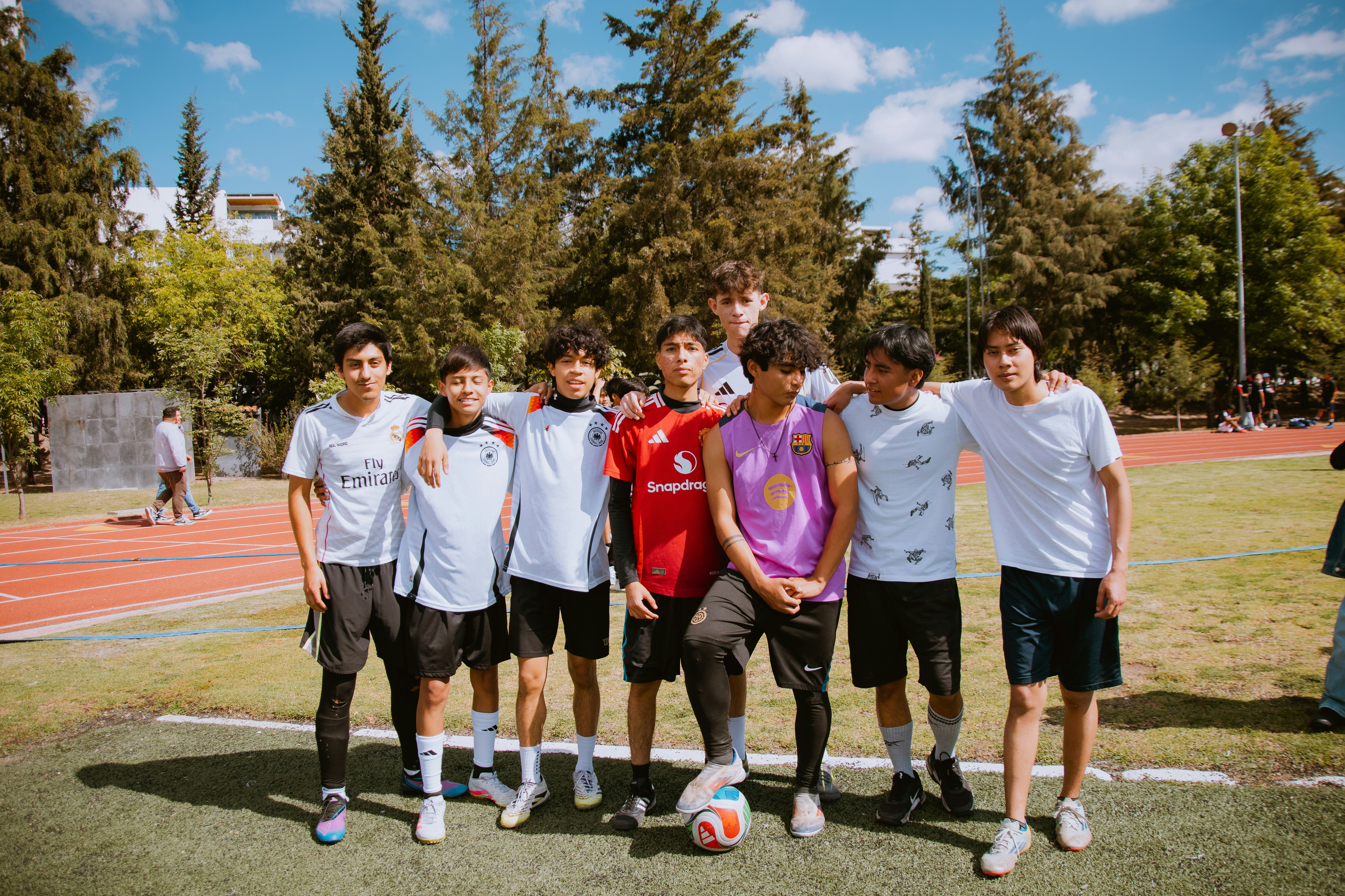 图片报：诺伊尔已完整参加训练，周日将首发出战